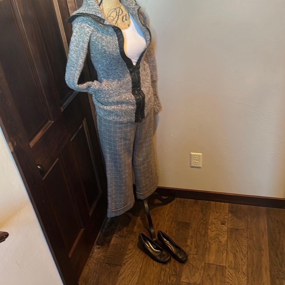 BCBGirls Mary Jane 6.5 brown leather upper rubber sole